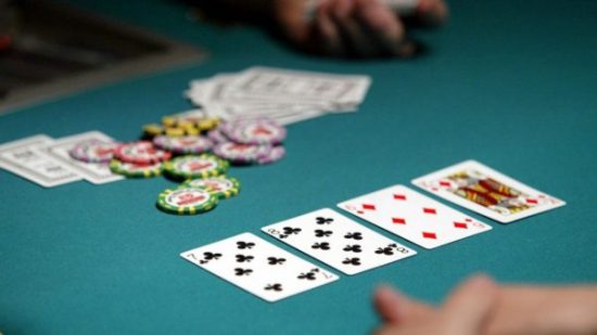 How to play Caribbean Poker at online casino